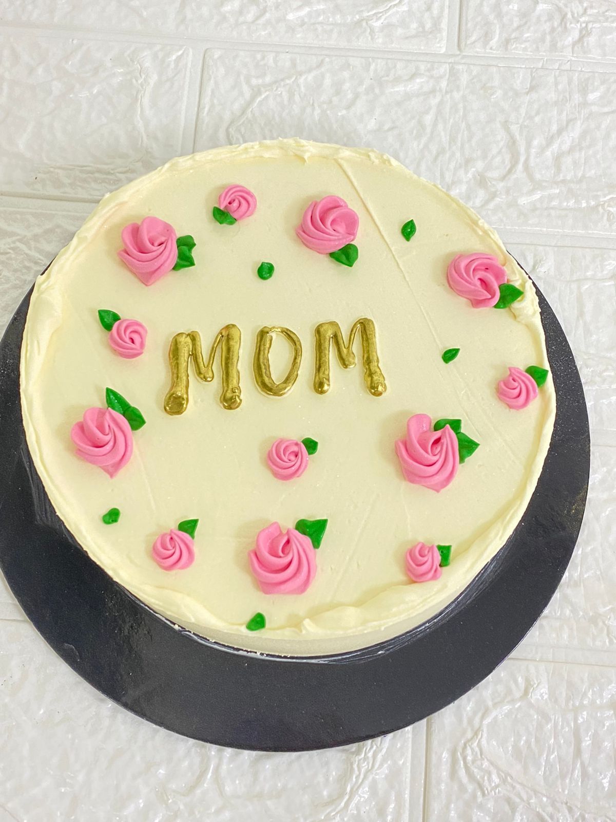 MOM Buttercream Cake